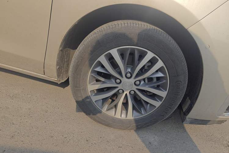 Used Buick GL8 2020 ES Land Cruiser 653T Comfort Edition Right Front Wheel Hub