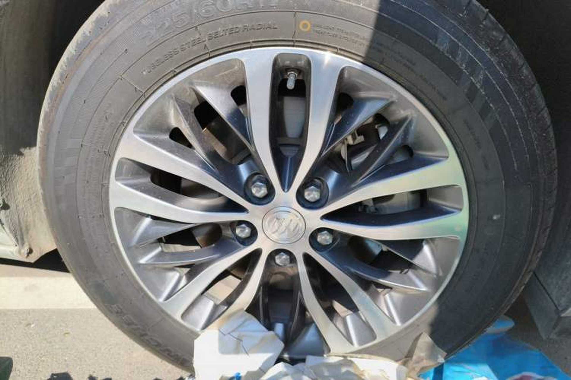 Used Buick GL8 2020 ES Land Cruiser 653T Comfort Edition Right Front Wheel Hub