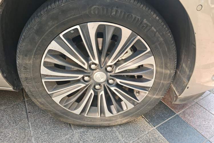 Used Buick GL8 2020 ES Land Cruiser 653T Luxury Model Right Front Wheel Hub