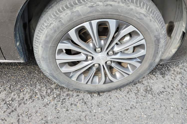Used Buick GL8 2020 Land Business Class 652T Luxury Model Right Front Wheel Hub