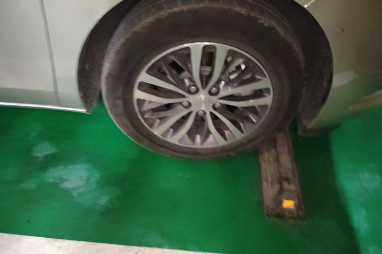 Used Buick GL8 2020 ES Land Cruiser 653T Luxury Edition Right Front Wheel Hub