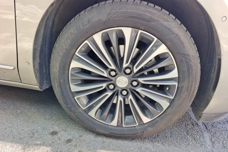 Used Buick GL8 2020 ES Land Cruiser 653T Flagship Model Right Front Wheel Hub