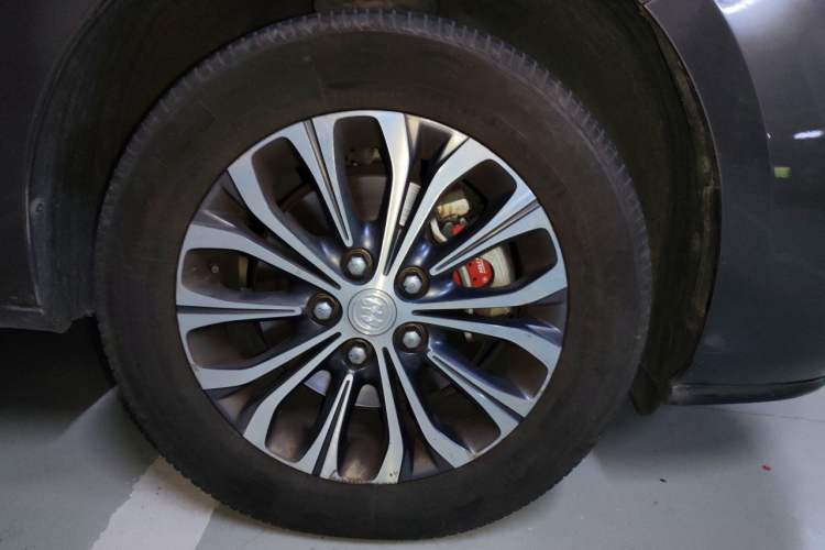 Used Buick GL8 2020 Land Cruiser Executive Class 652T Comfort Model Right Front Wheel Hub