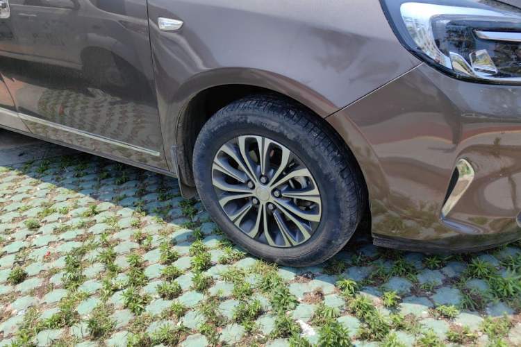 Used Buick GL8 2020 Land Business Class 652T Luxury Model Right Front Wheel Hub