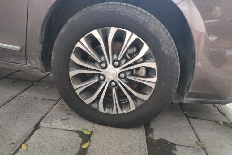 Used Buick GL8 2020 Land Business Class 652T Premium Model Right Front Wheel Hub