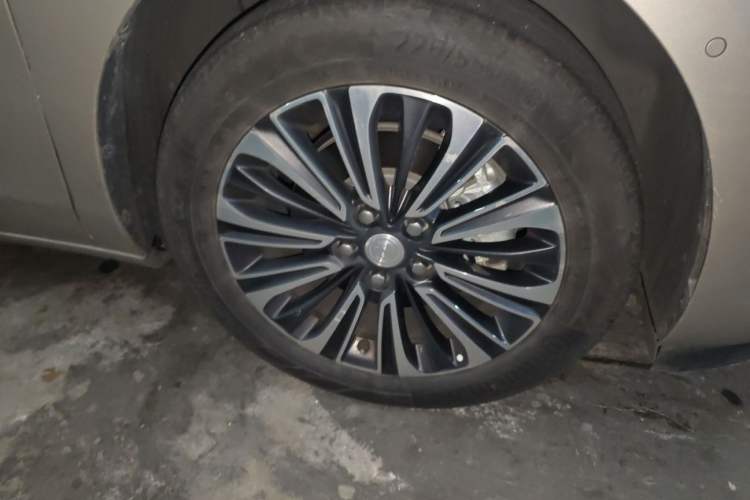Used Buick GL8 2020 ES Land Cruiser 653T Luxury Model Right Front Wheel Hub
