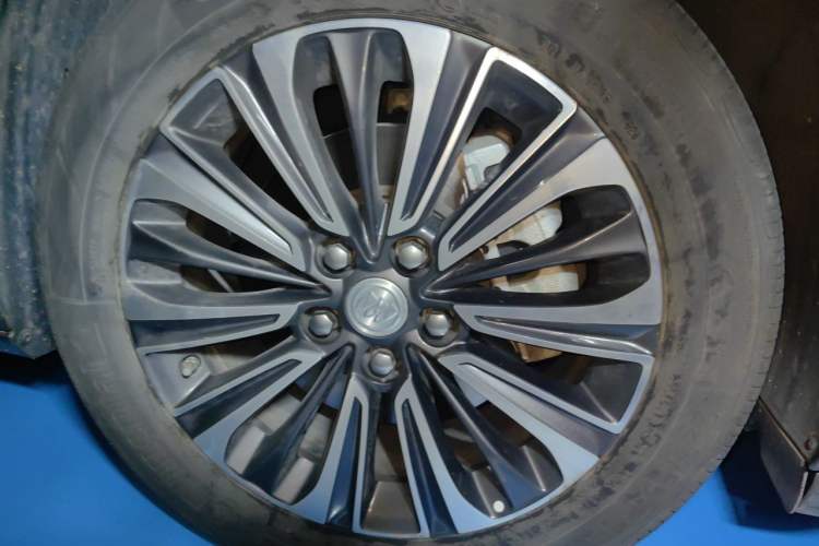 Used Buick GL8 2020 ES Land Cruiser 653T Luxury Model Right Front Wheel Hub