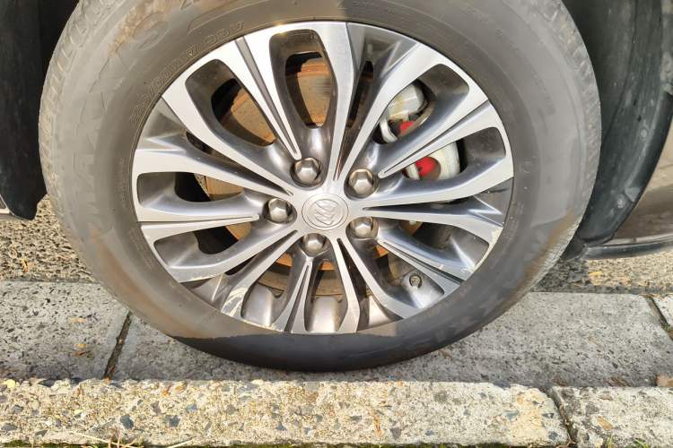 Used Buick GL8 2020 Land Cruiser Executive Class 652T Comfort Model Right Front Wheel Hub