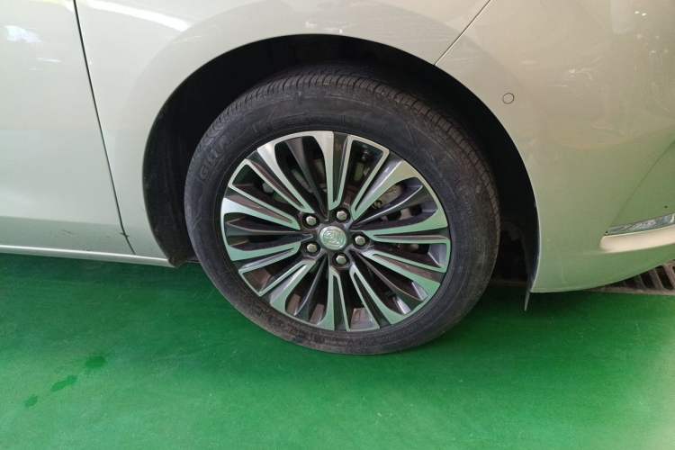 Used Buick GL8 2020 ES Land Cruiser 653T Luxury Model Right Front Wheel Hub