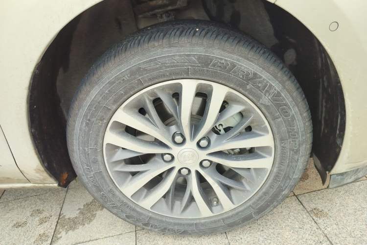 Used Buick GL8 2020 ES Land Cruiser 653T Luxury Edition Right Front Wheel Hub