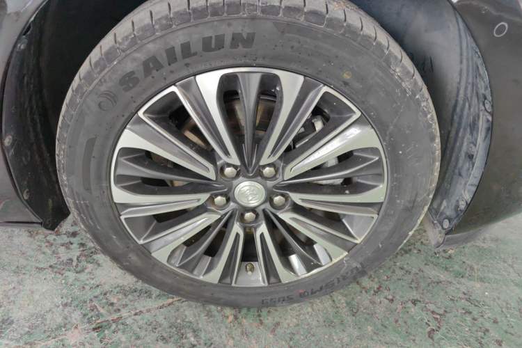 Used Buick GL8 2020 ES Land Cruiser 653T Flagship Model Right Front Wheel Hub