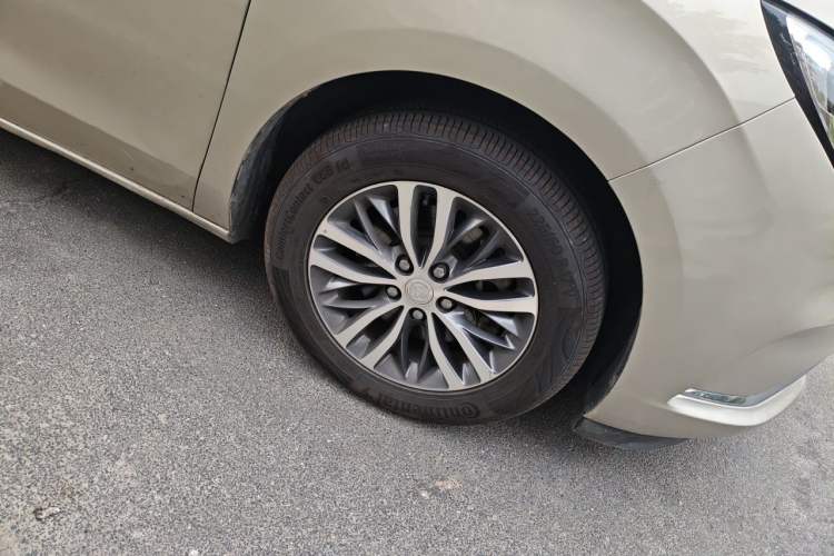 Used Buick GL8 2020 ES Land Cruiser 653T Comfort Edition Right Front Wheel Hub