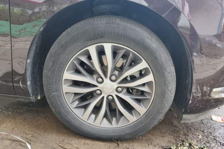 Used Buick GL8 2020 ES Land Cruiser 653T Comfort Edition Right Front Wheel Hub