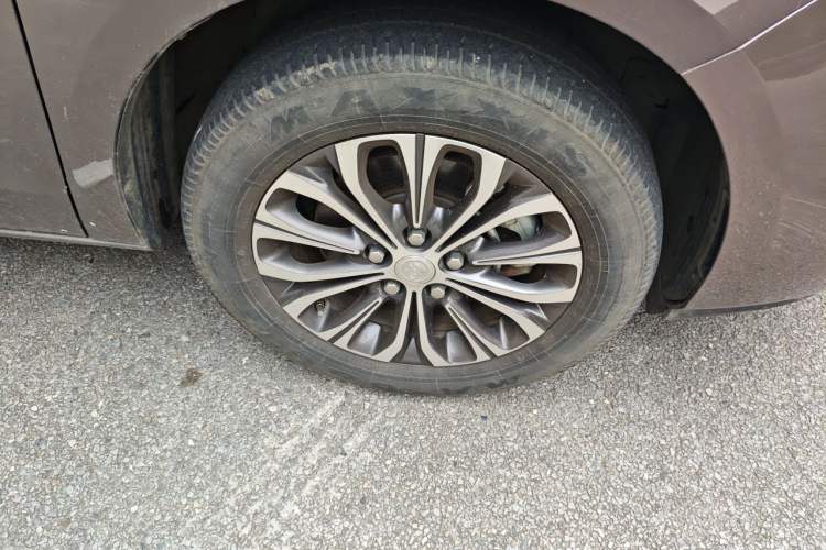 Used Buick GL8 2020 Land Cruiser Executive Class 652T Comfort Model Right Front Wheel Hub