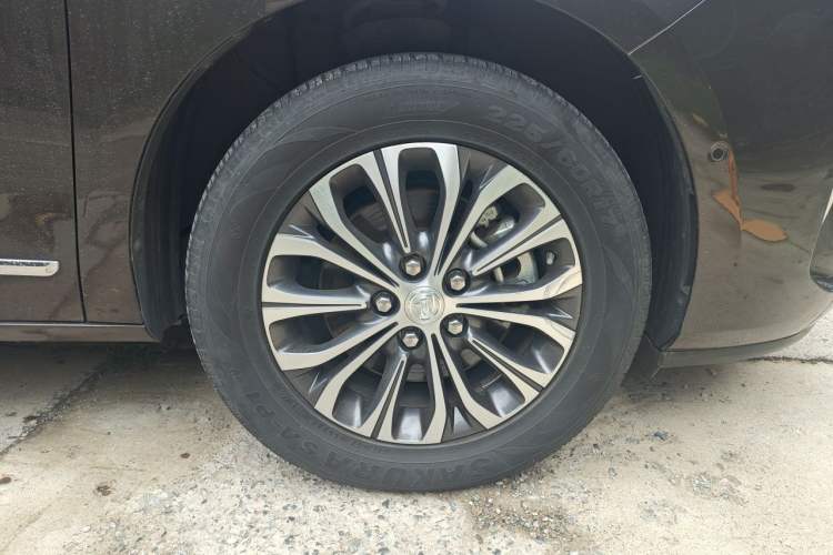 Used Buick GL8 2020 Land Business Class 652T Premium Model Right Front Wheel Hub