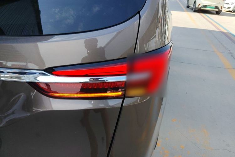 Used Buick GL8 2020 Land Business Class 652T Luxury Model Right Rear Taillight