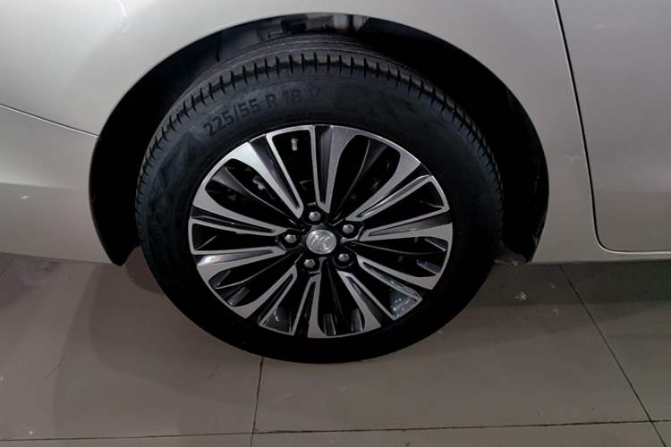 Used Buick GL8 2020 ES Land Cruiser 653T Luxury Model Right Rear Wheel Hub