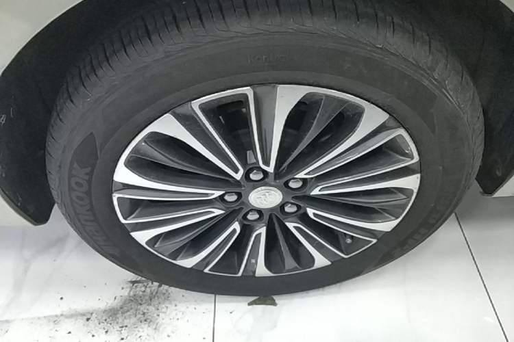 Used Buick GL8 2020 ES Land Cruiser 653T Flagship Model Right Rear Wheel Hub