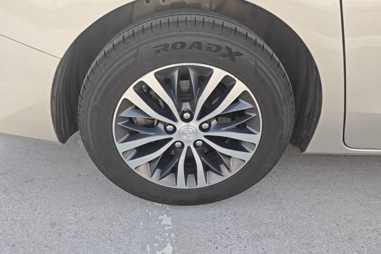 Used Buick GL8 2020 ES Land Cruiser 653T Comfort Edition Right Rear Wheel Hub