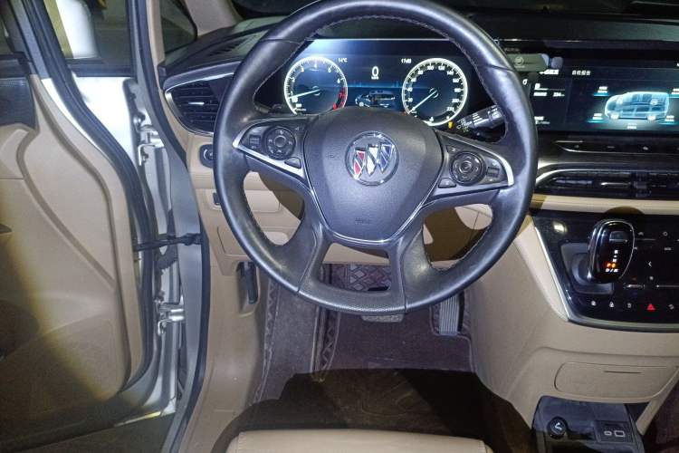Used Buick GL8 2020 ES Land Cruiser 653T Luxury Model Steering Wheel