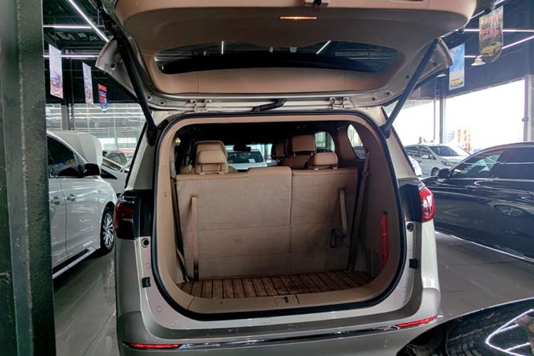 Used Buick GL8 2020 ES Land Cruiser 653T Luxury Model Trunk