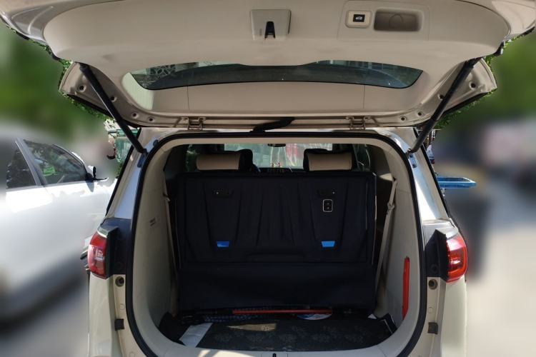 Used Buick GL8 2020 ES Land Cruiser 653T Comfort Edition Trunk