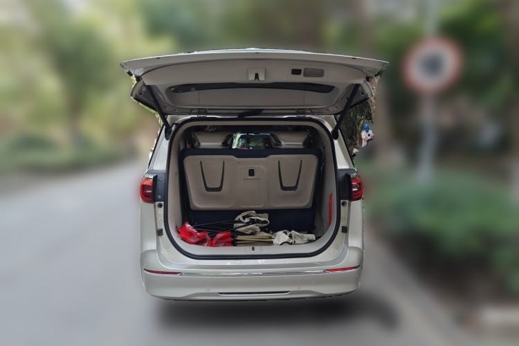 Used Buick GL8 2020 ES Land Cruiser 653T Comfort Edition Trunk