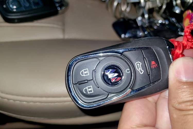 Used Buick GL8 2020 ES Land Cruiser 653T Luxury Model Vehicle Key