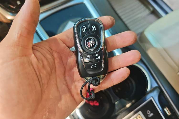Used Buick GL8 2020 ES Land Cruiser 653T Luxury Model Vehicle Key