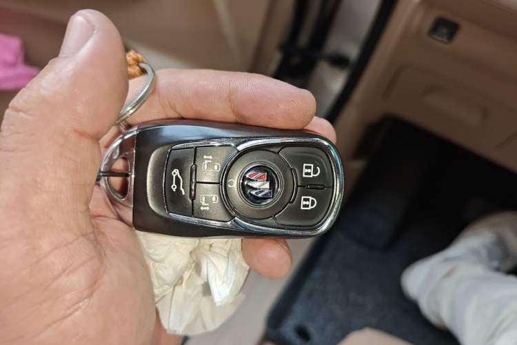 Used Buick GL8 2020 ES Land Cruiser 653T Luxury Model Vehicle Key