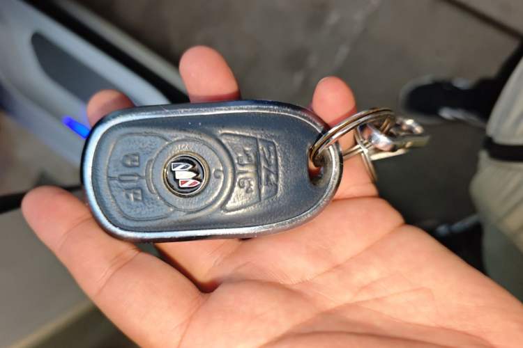 Used Buick GL8 2020 ES Land Cruiser 653T Luxury Model Vehicle Key