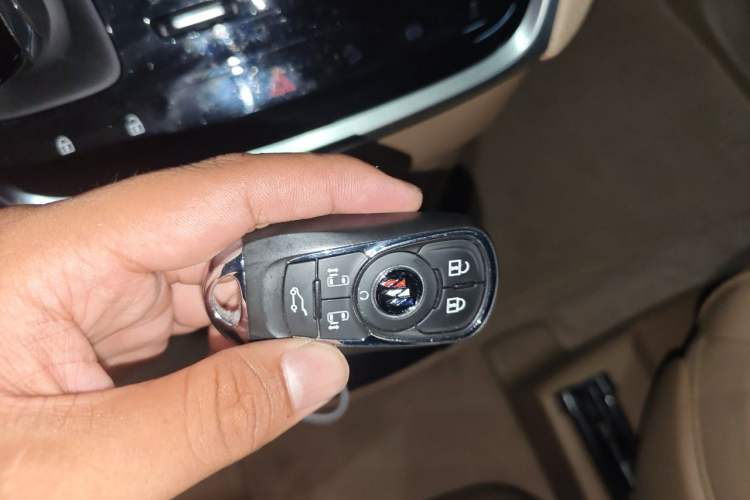 Used Buick GL8 2020 ES Land Cruiser 653T Luxury Model Vehicle Key