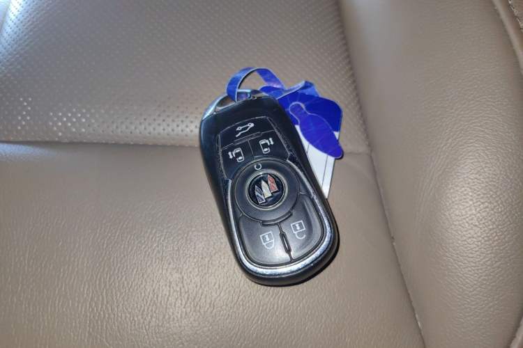 Used Buick GL8 2020 ES Land Cruiser 653T Luxury Model Vehicle Key