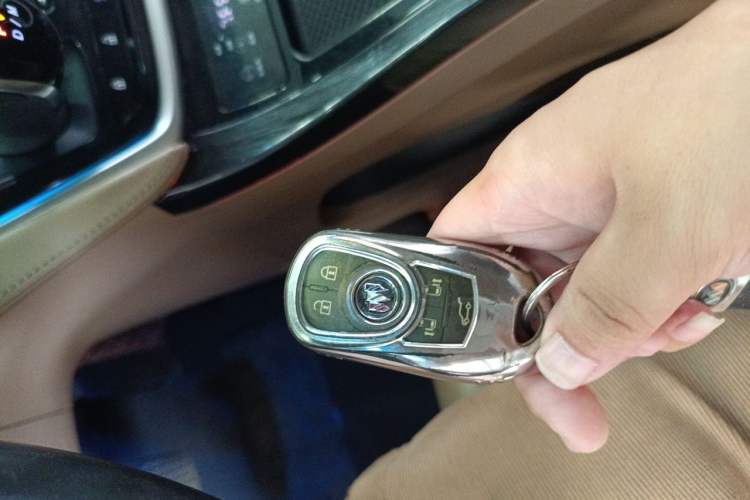 Used Buick GL8 2020 ES Land Cruiser 653T Luxury Model Vehicle Key