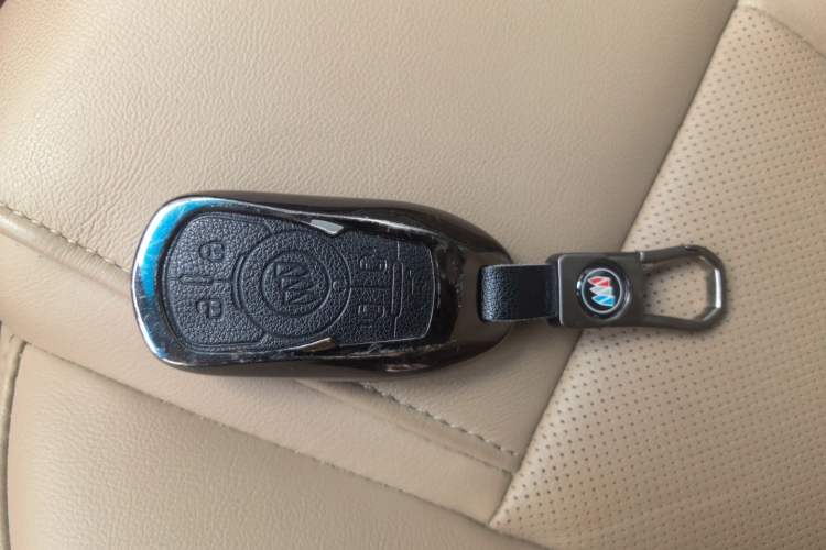 Used Buick GL8 2020 ES Land Cruiser 653T Luxury Model Vehicle Key