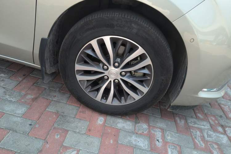 Used Buick GL8 2020 ES Land Cruiser 653T Luxury Edition Right Front Wheel Hub