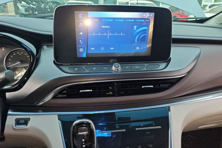 Used Buick GL8 2020 Land Cruiser Executive Class 652T Comfort Model Audio And AC Panel