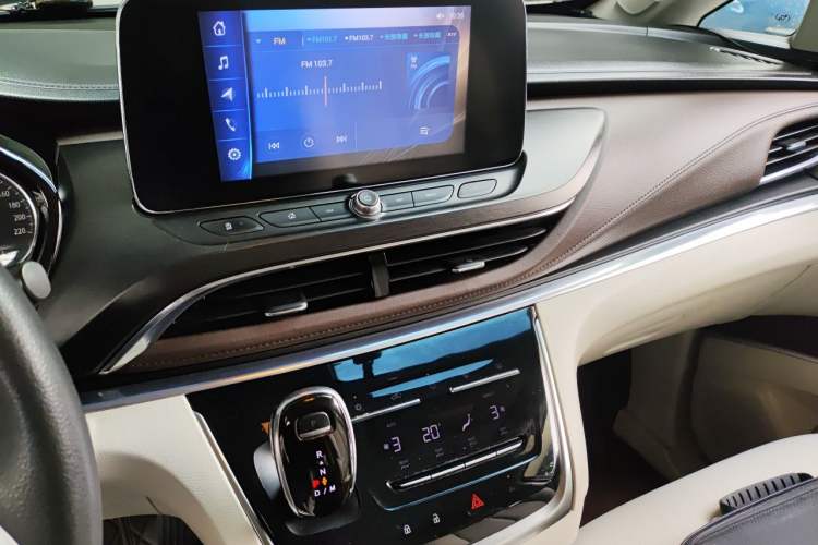Used Buick GL8 2020 Land Cruiser Executive Class 652T Comfort Model Audio And AC Panel