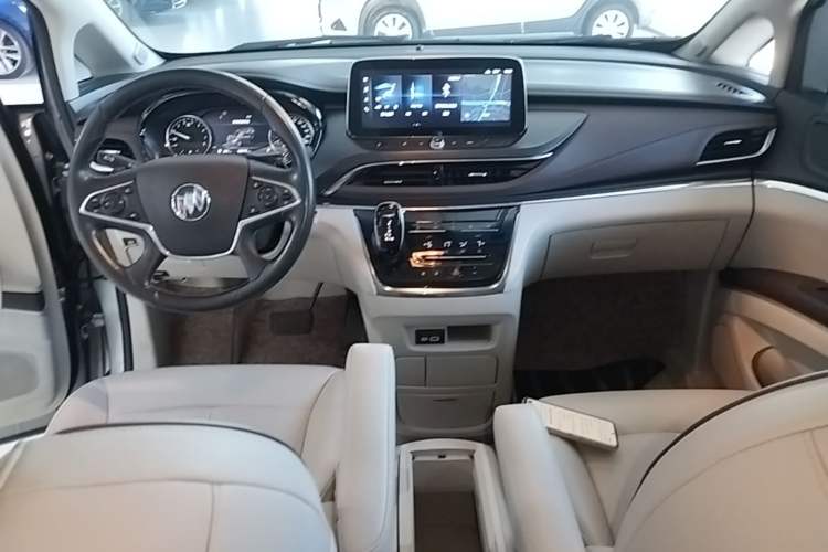 Used Buick GL8 2020 Land Business Class 652T Luxury Model Center Console