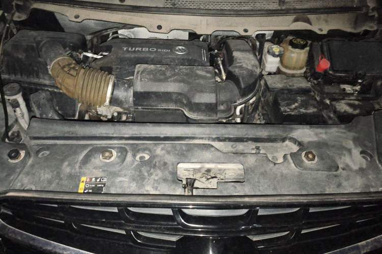 Used Buick GL8 2020 Land Business Class 652T Luxury Model Engine Bay