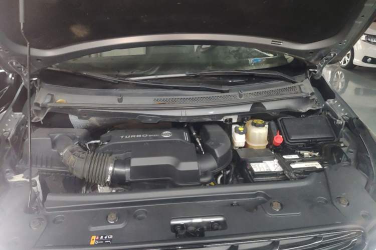 Used Buick GL8 2020 Land Cruiser Executive Class 652T Comfort Model Engine Bay