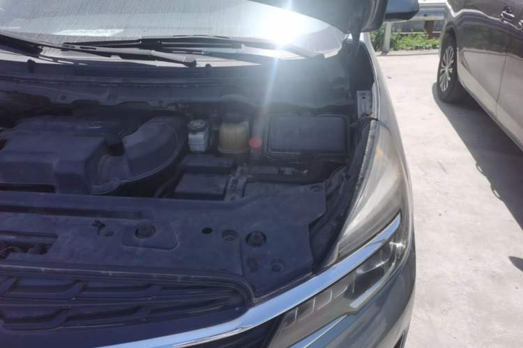 Used Buick GL8 2020 Land Cruiser Executive Class 652T Comfort Model Engine Bay Left