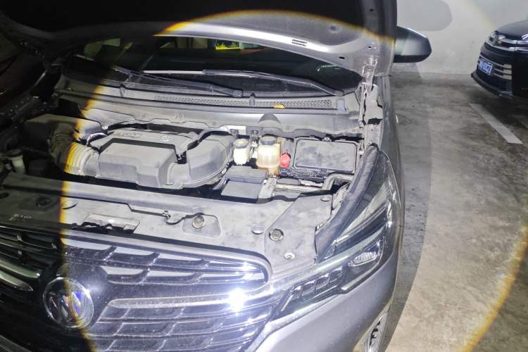 Used Buick GL8 2020 Land Business Class 652T Luxury Model Engine Bay Left