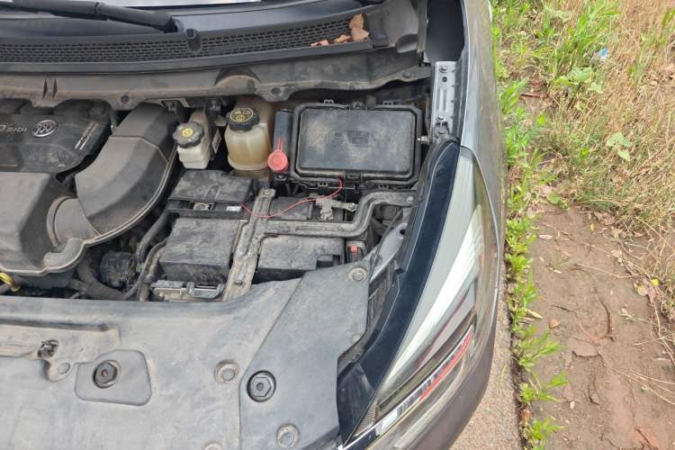 Used Buick GL8 2020 Land Cruiser Executive Class 652T Comfort Model Engine Bay Left