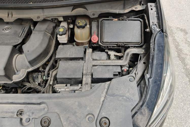 Used Buick GL8 2020 Land Business Class 652T Luxury Model Engine Bay Left