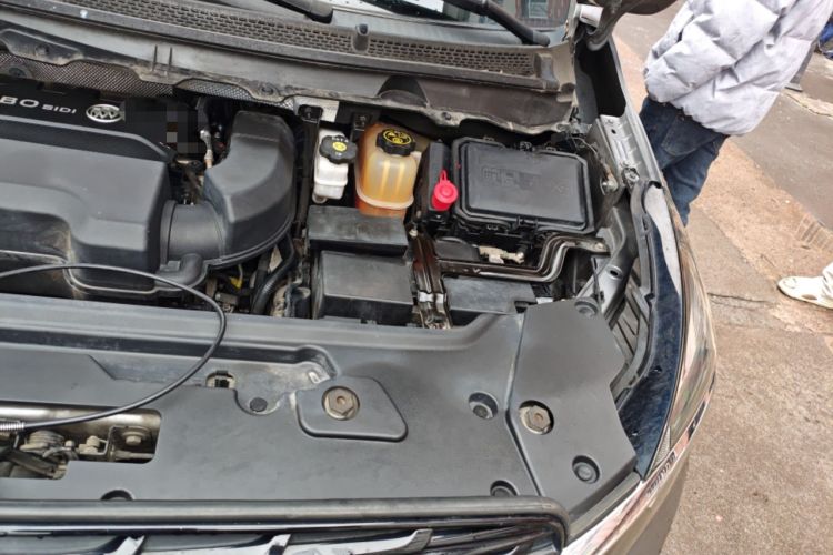 Used Buick GL8 2020 Land Business Class 652T Luxury Model Engine Bay Left