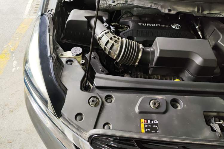 Used Buick GL8 2020 Land Cruiser Executive Class 652T Comfort Model Engine Bay Right