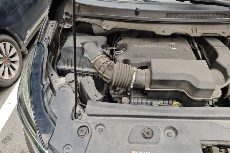 Used Buick GL8 2020 Land Business Class 652T Luxury Model Engine Bay Right