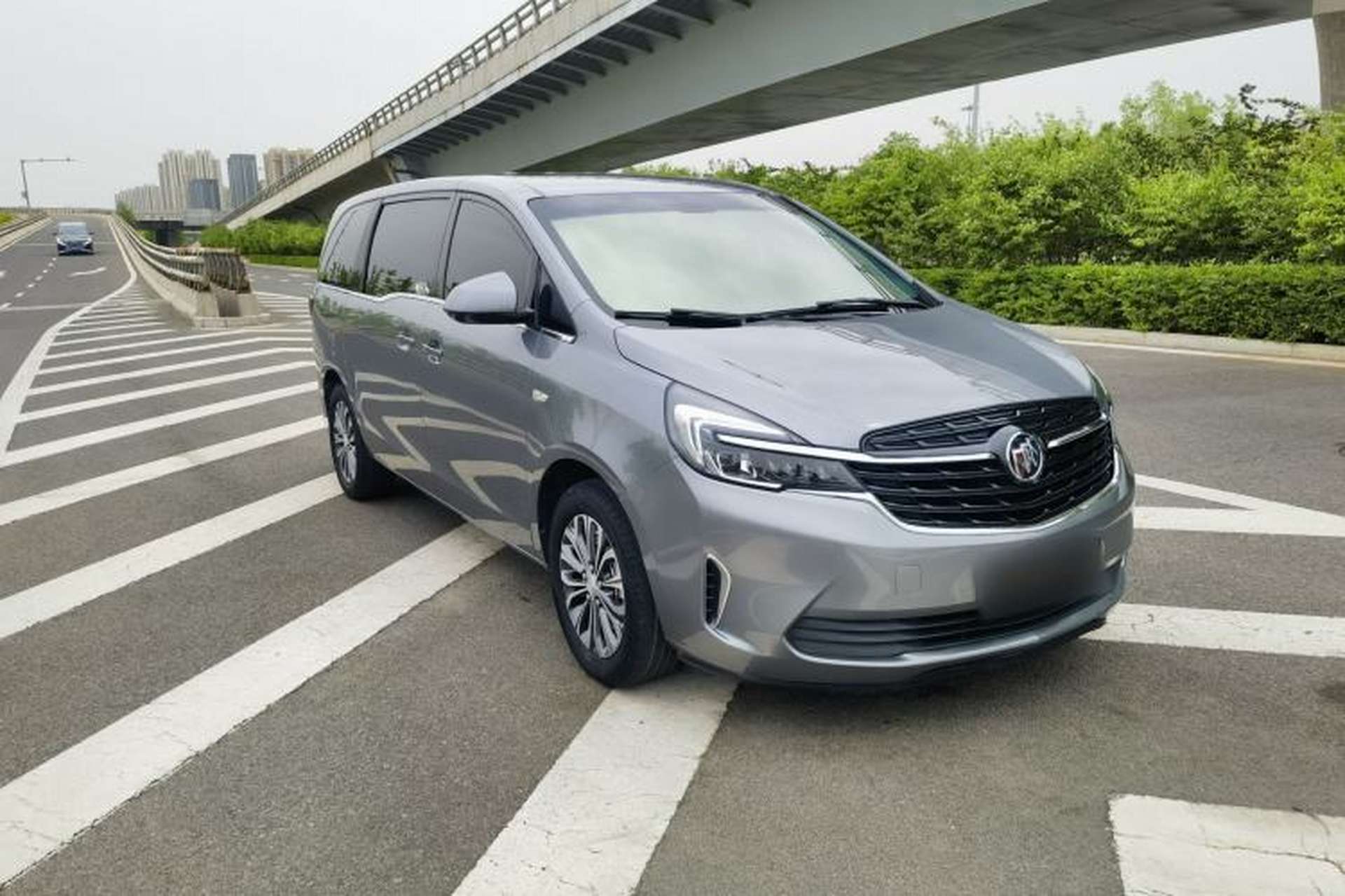 Used Buick GL8 2020 Land Cruiser Executive Class 652T Comfort Model Exterior 3