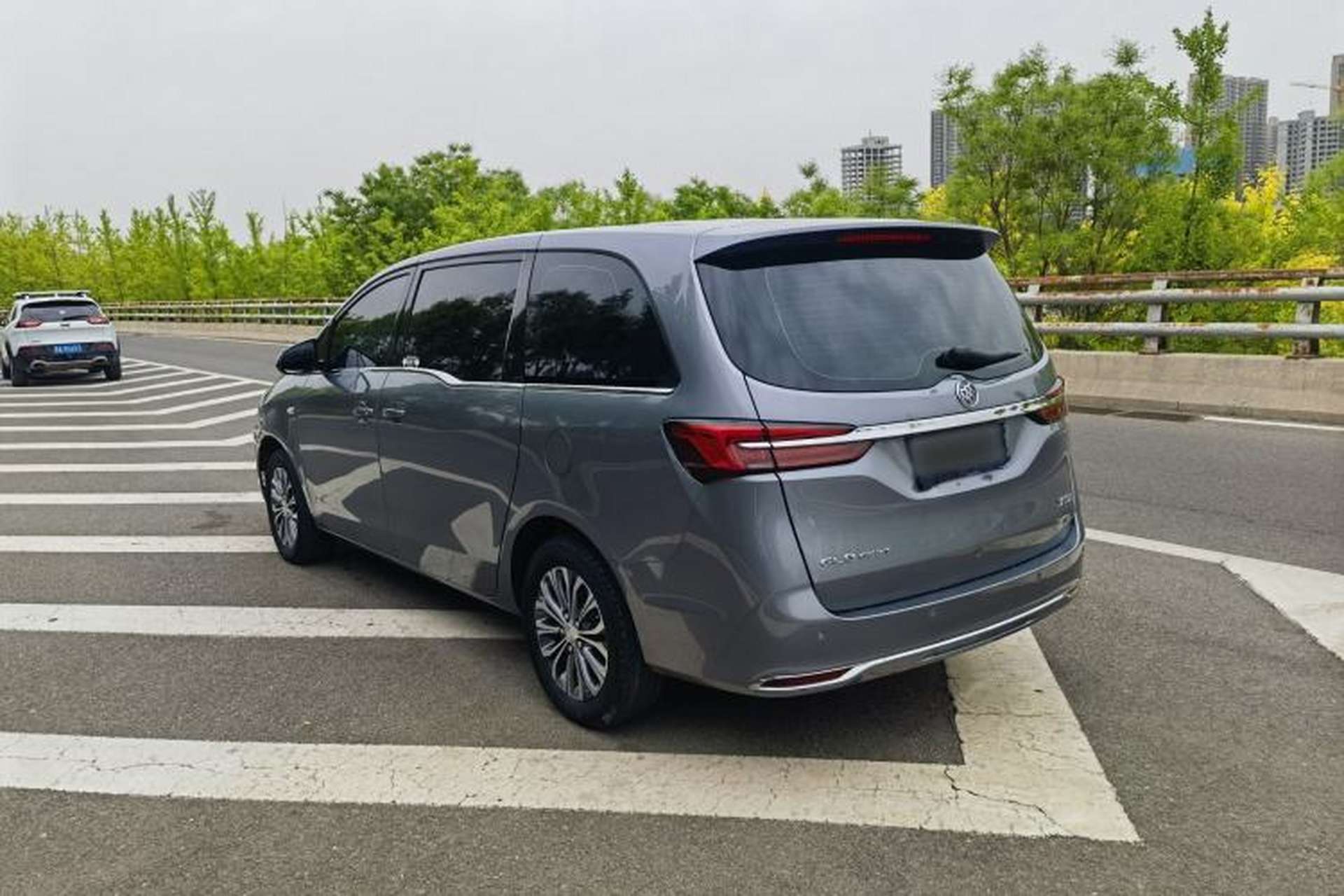 Used Buick GL8 2020 Land Cruiser Executive Class 652T Comfort Model Exterior 4